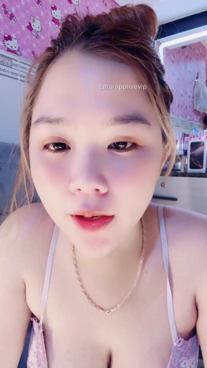 Thảo Hiền(Thaohien02) vú to vẫn lên sóng đều cho anh em rửa mắt – Thaohien02 show hàng