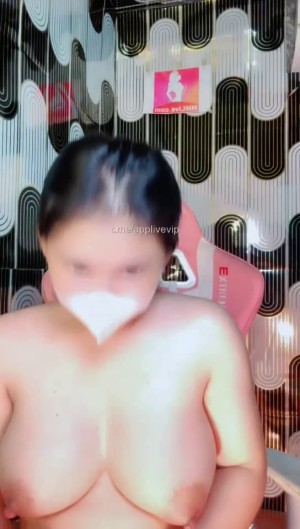 Ly xù vú sệ như hai quả mướp anh em ạ – Ly_Xu show bướm