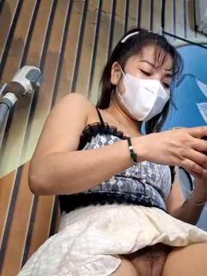Quán vắng khách hai chị em ngồi vạch bướm nứng thủ dâm – Stripchat Dawn_Hope