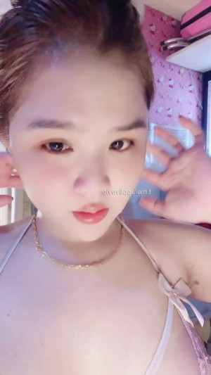 ThảoHiền02 ngồi se đầu dú cho anh em coi nè – clip vú to