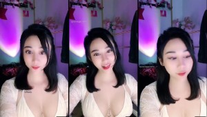 Có anh nào hữu duyên bị em úp 2 quả bòng này vào mặt chưa? – clip Ni